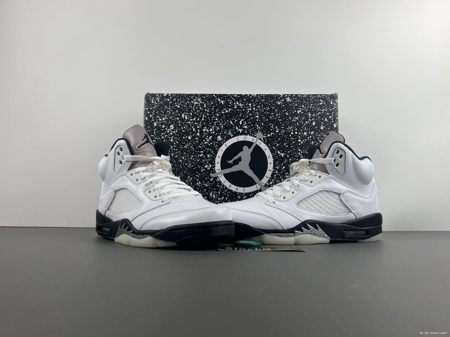 DD0587-110 Black Air 5 Jordan White 1123